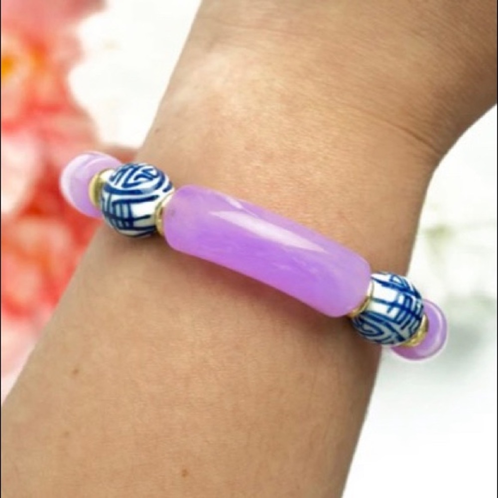 Stretch Band Lavender Color Beaded Bracelet NWT